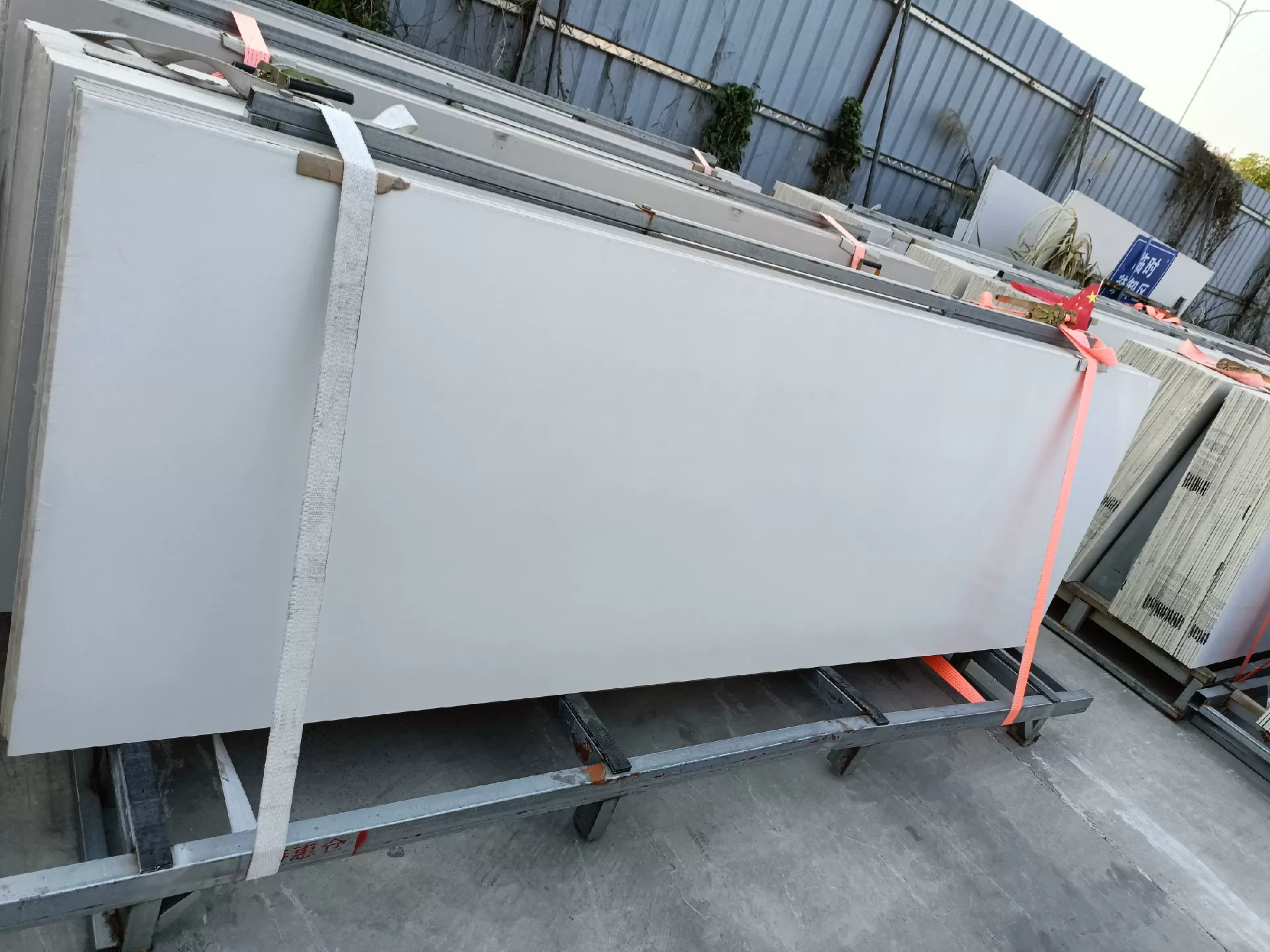 Sintered stone slab solid color surface detail