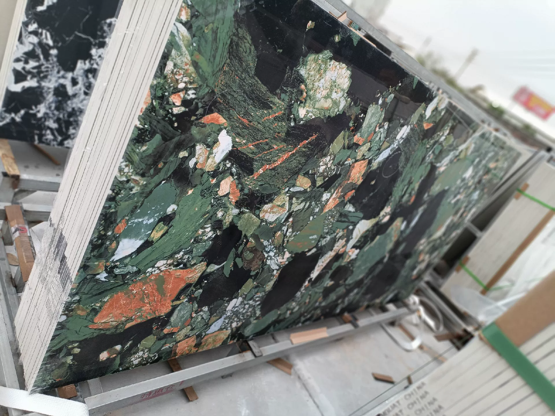 Sintered stone slab packaging or pallet