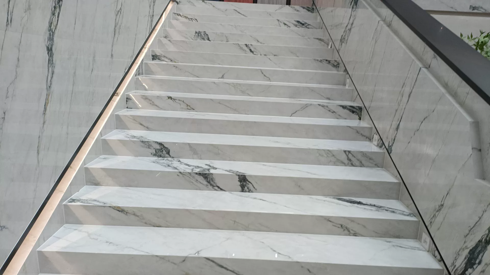 Sintered stone staircase fabrication example 7