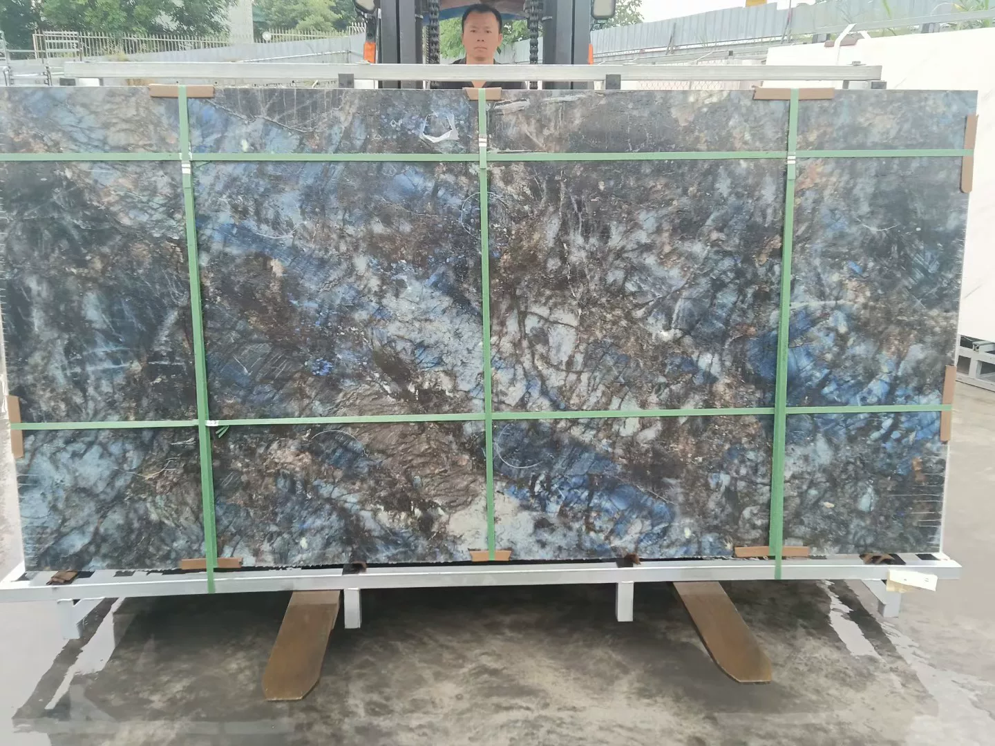 Sintered stone slab 1200x2400x9 mm stock lot