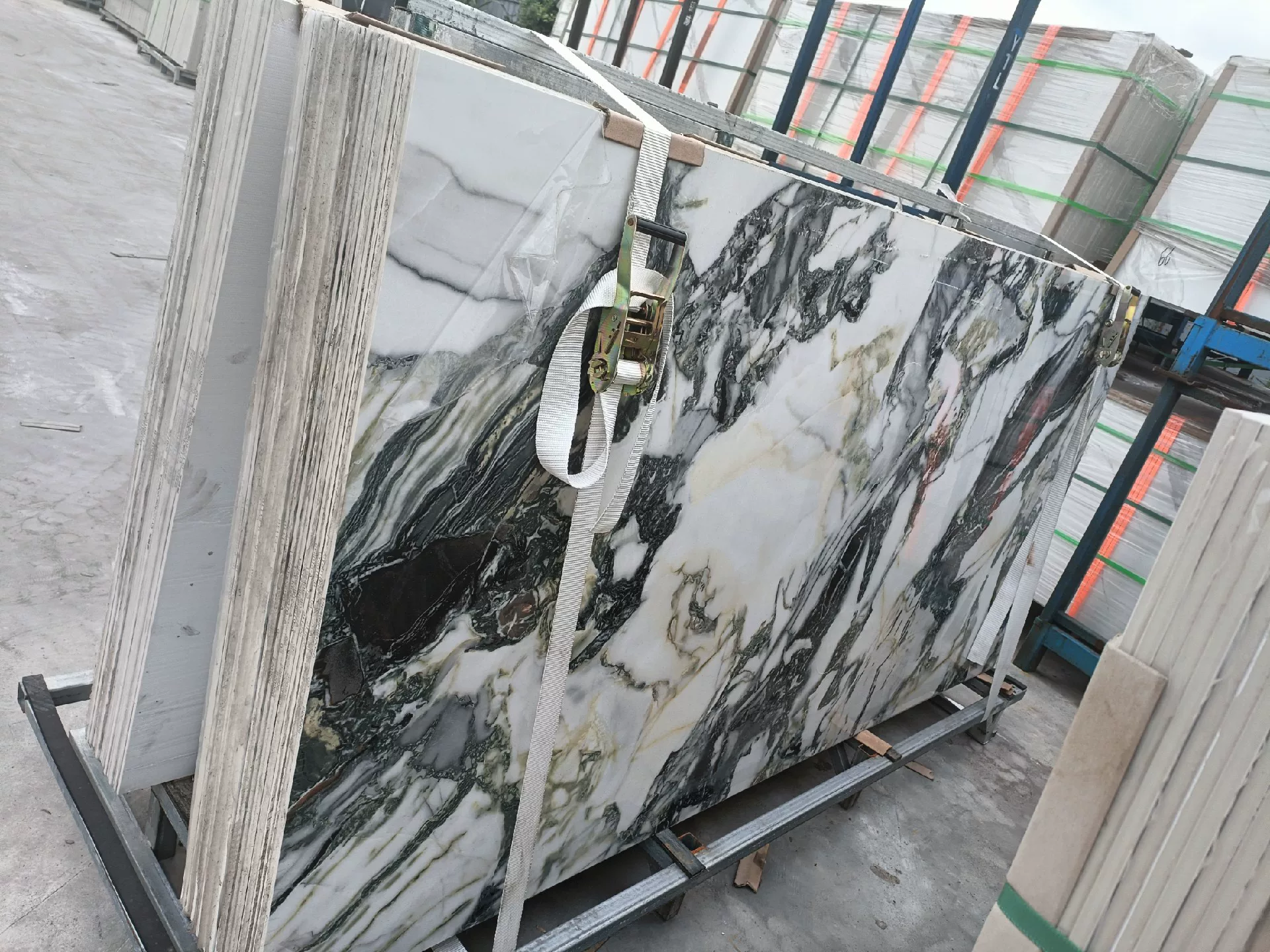 Sintered stone slab 1200x2400x9 mm stock lot