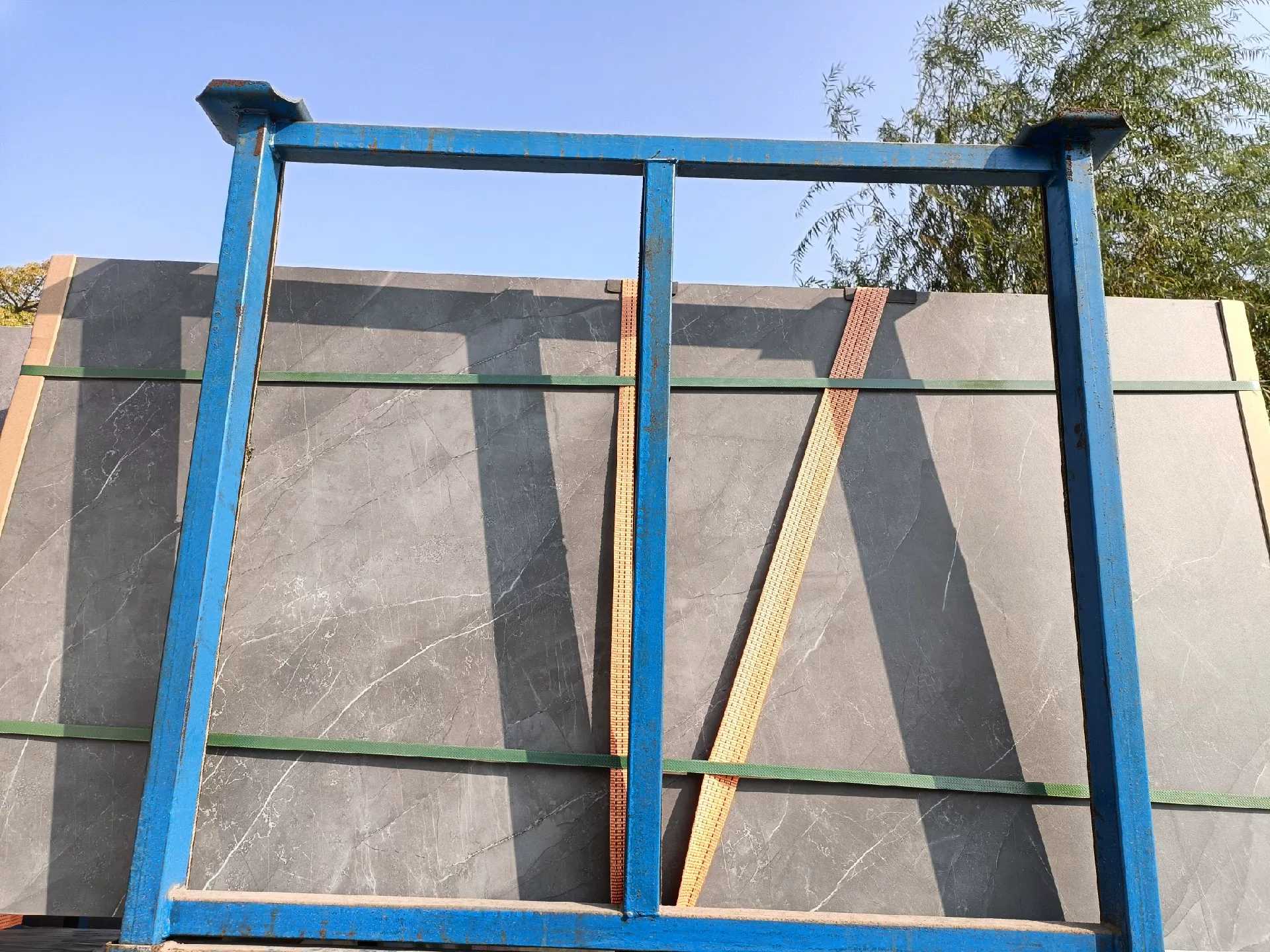 Sintered stone slab edge view