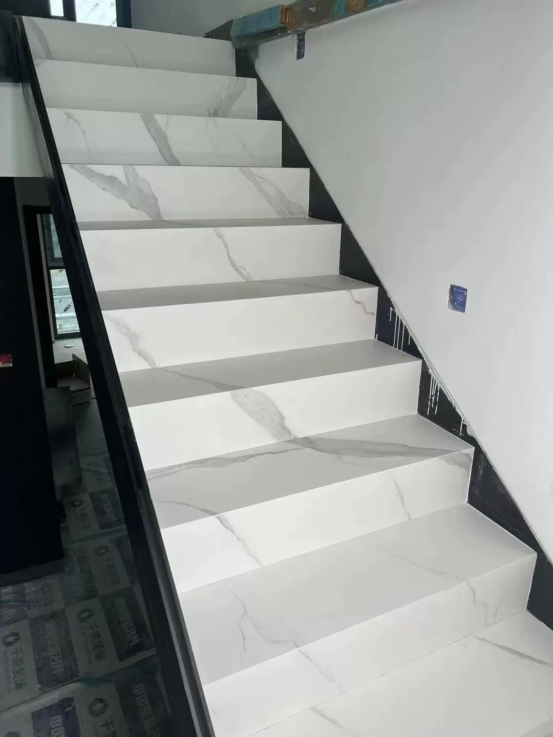 Marble-look porcelain stair tread panel stock