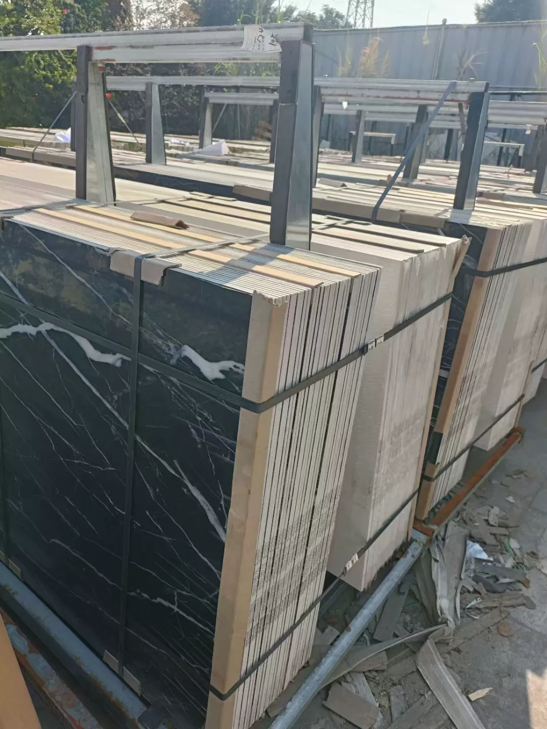 Glossy sintered stone slab 900x2700x9 mm stock lot
