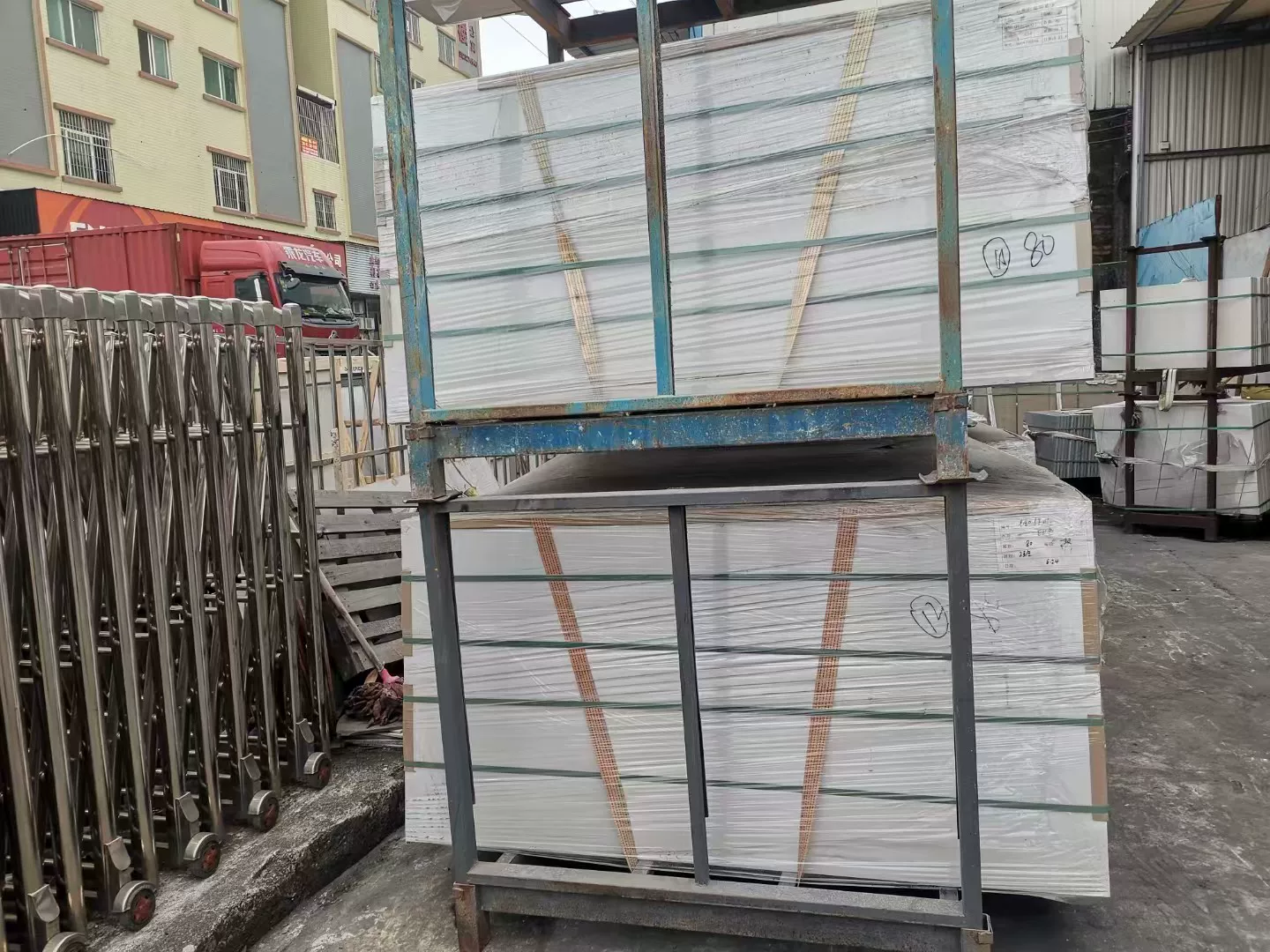 White slab stock view