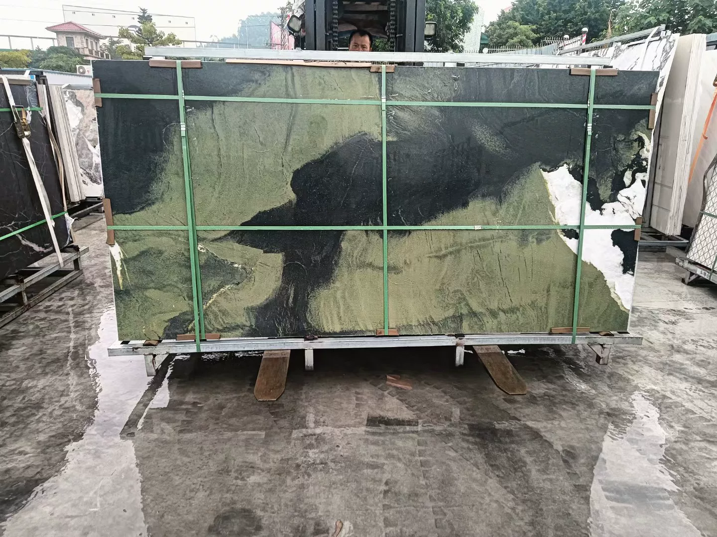 Sintered stone slab 1200x2400x9 mm stock lot