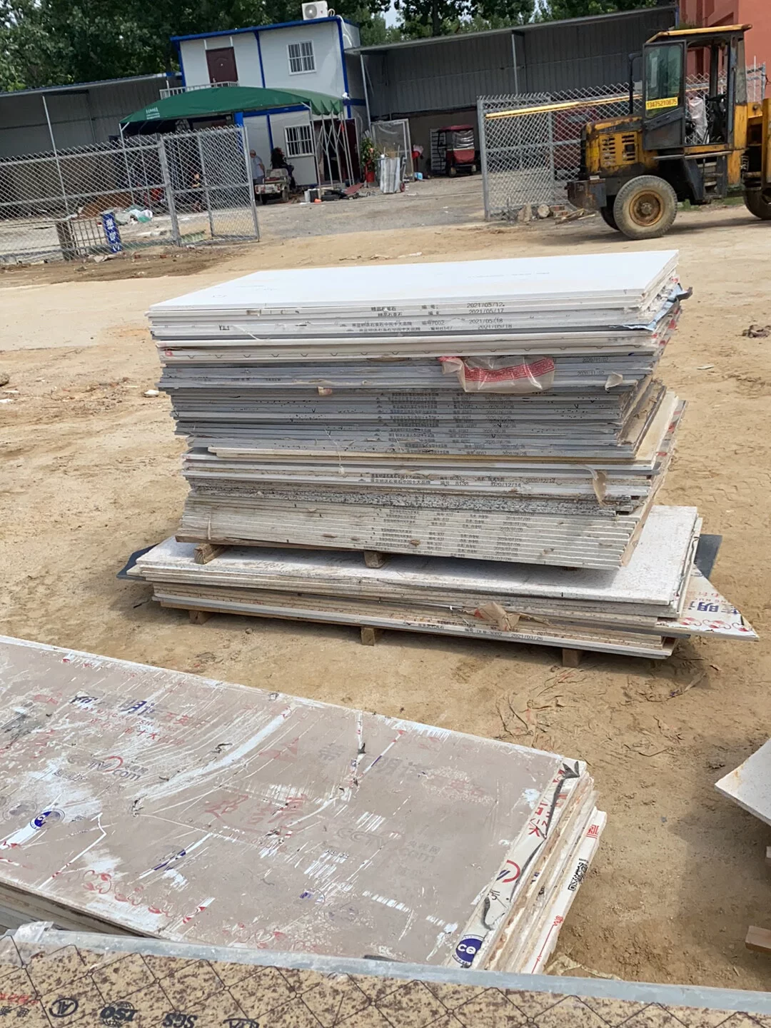 Quartz stone slab