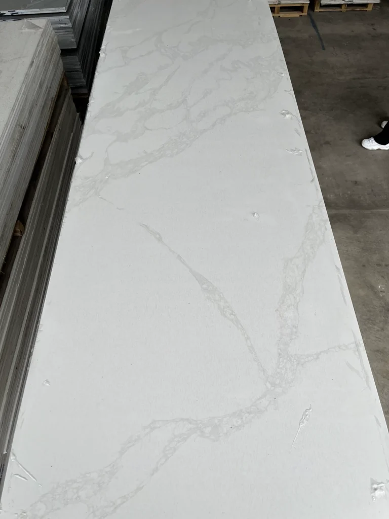 Fish Belly White Pattern Quartz Slab