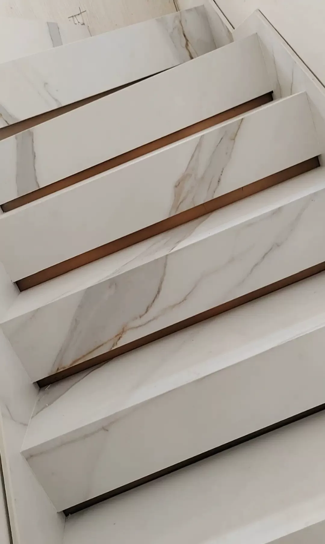 Sintered stone staircase fabrication example 9