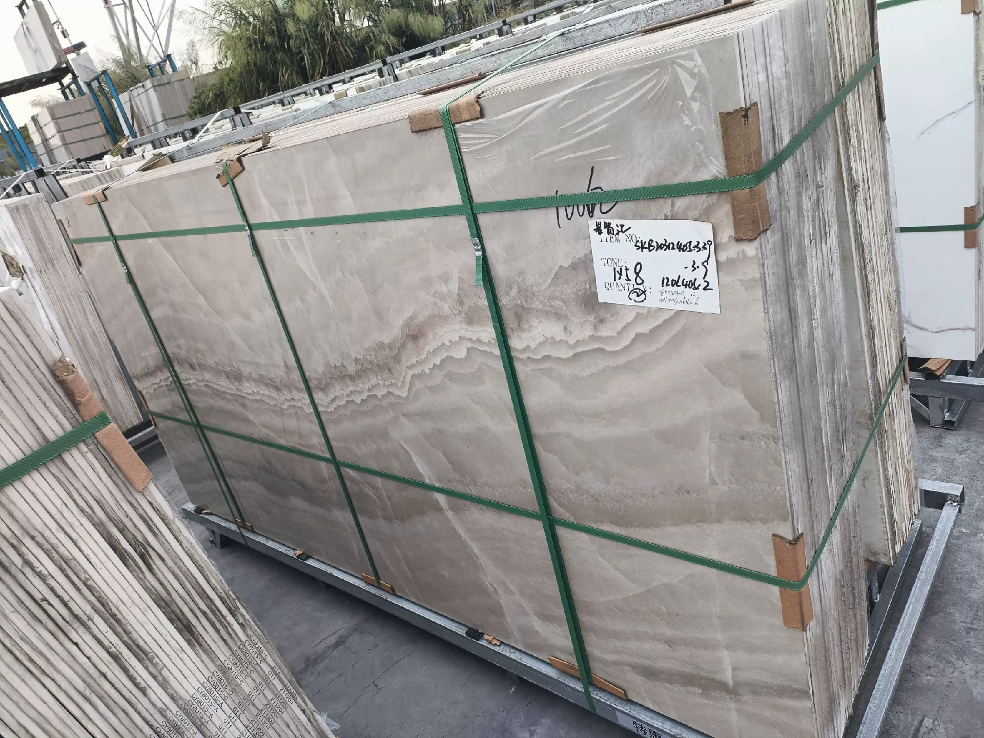 Sintered stone slab 1200x2400x9 mm stock lot