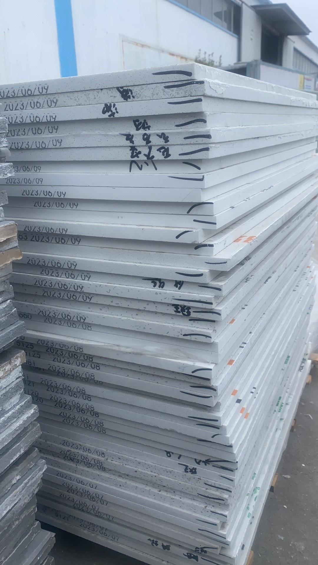 Quartz stone slab