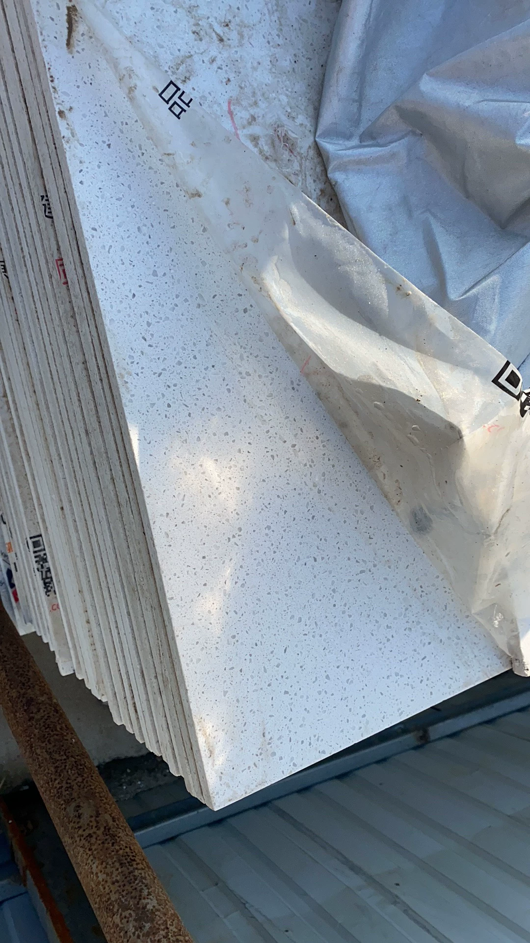 White medium-grain quartz stone slab