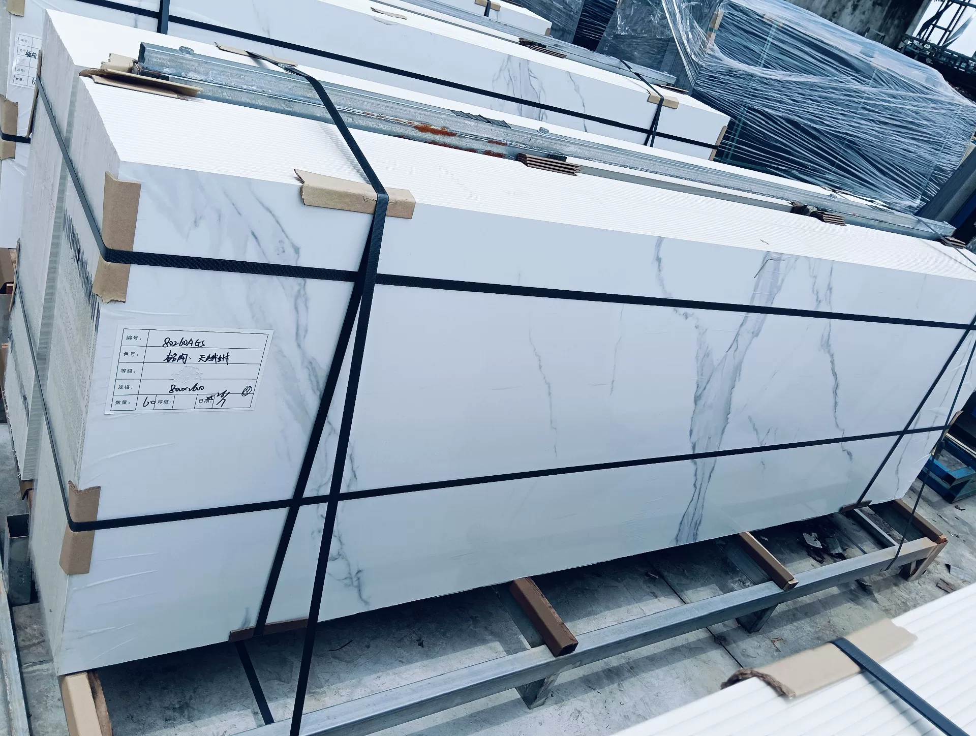 Fish Belly White sintered stone slab, fine matte finish, 800x2600x9 mm