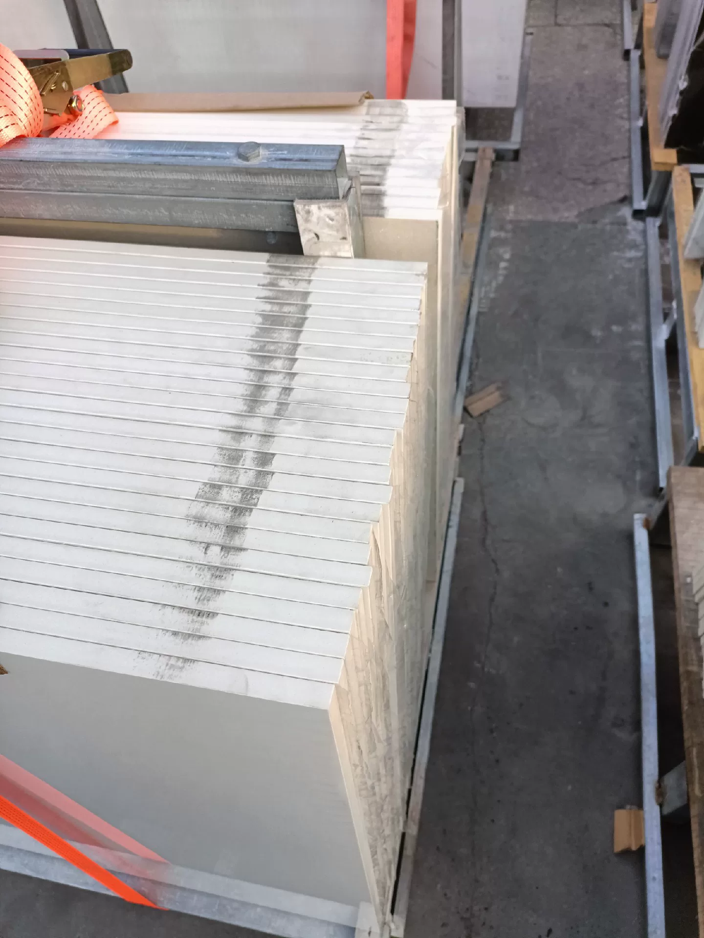 Porcelain slab 800x2600mm edge view