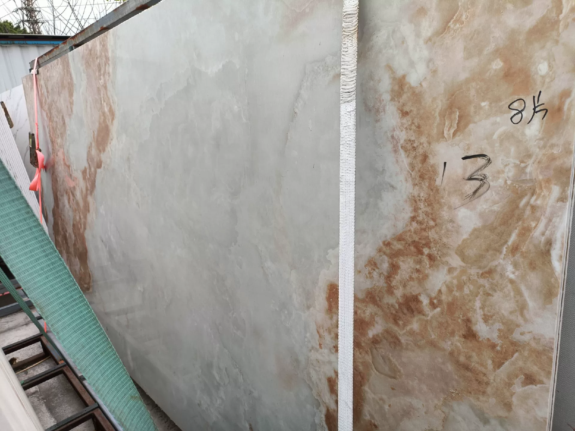 White slab edge detail