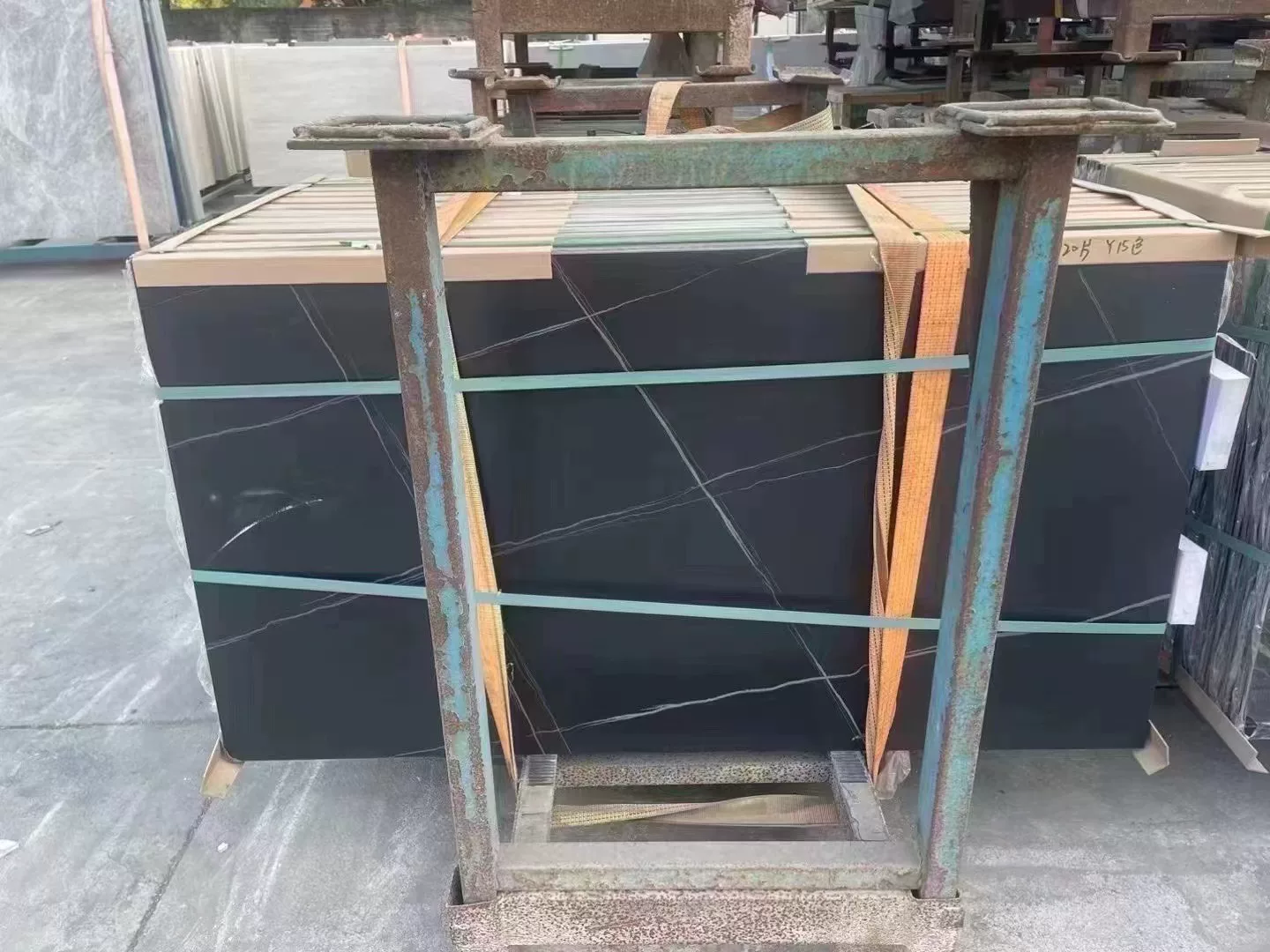 Black sintered stone slab 700x1300x6 mm stock lot