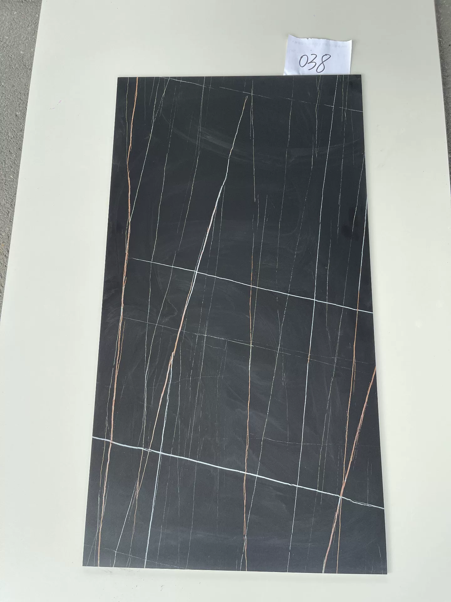 Sintered stone slab black gold pattern angle