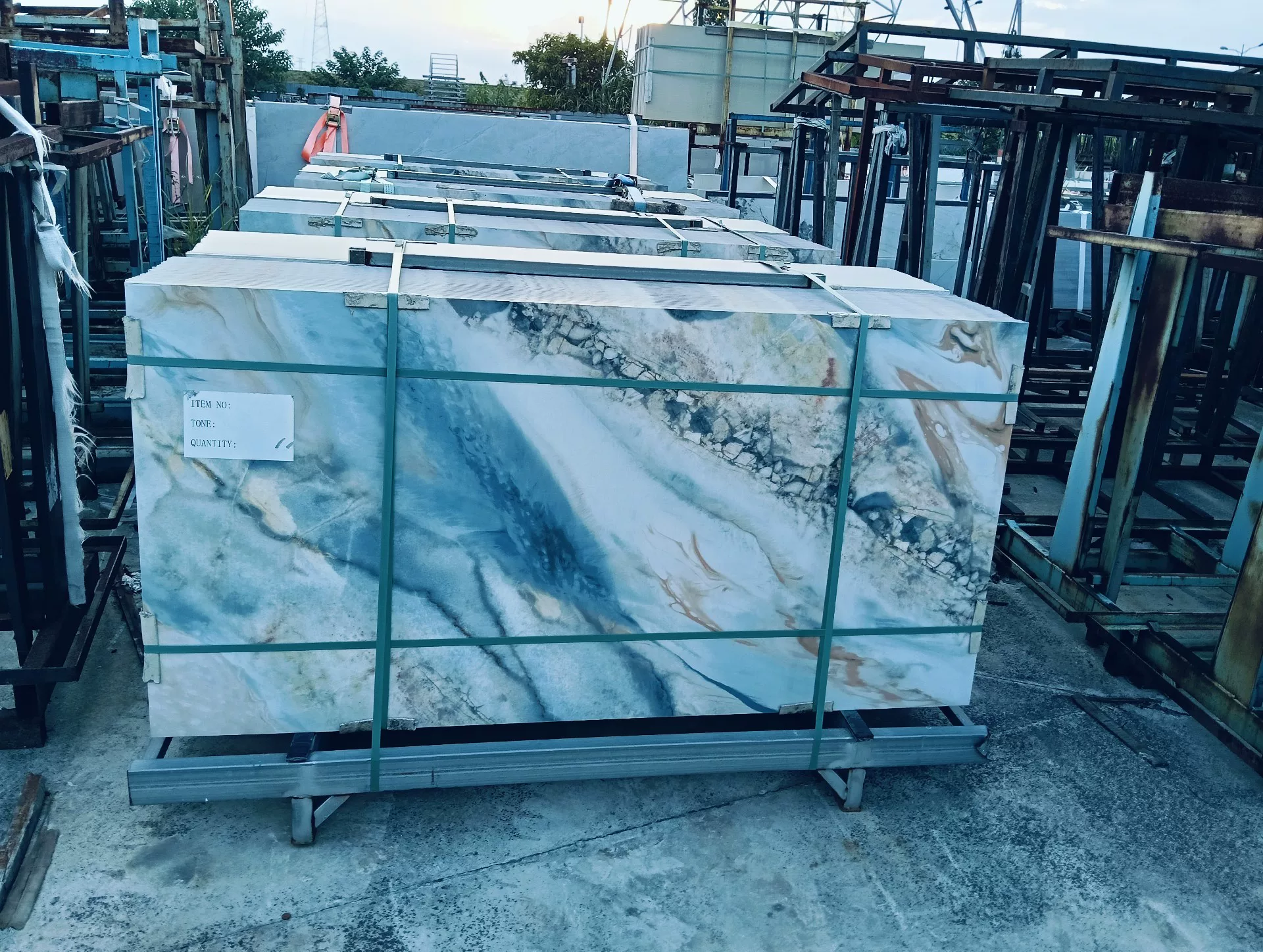 Blue-white marble-look sintered stone slab, 900x1800x9 mm