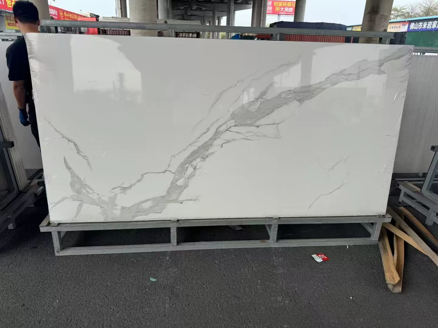 Slab surface detail pure white