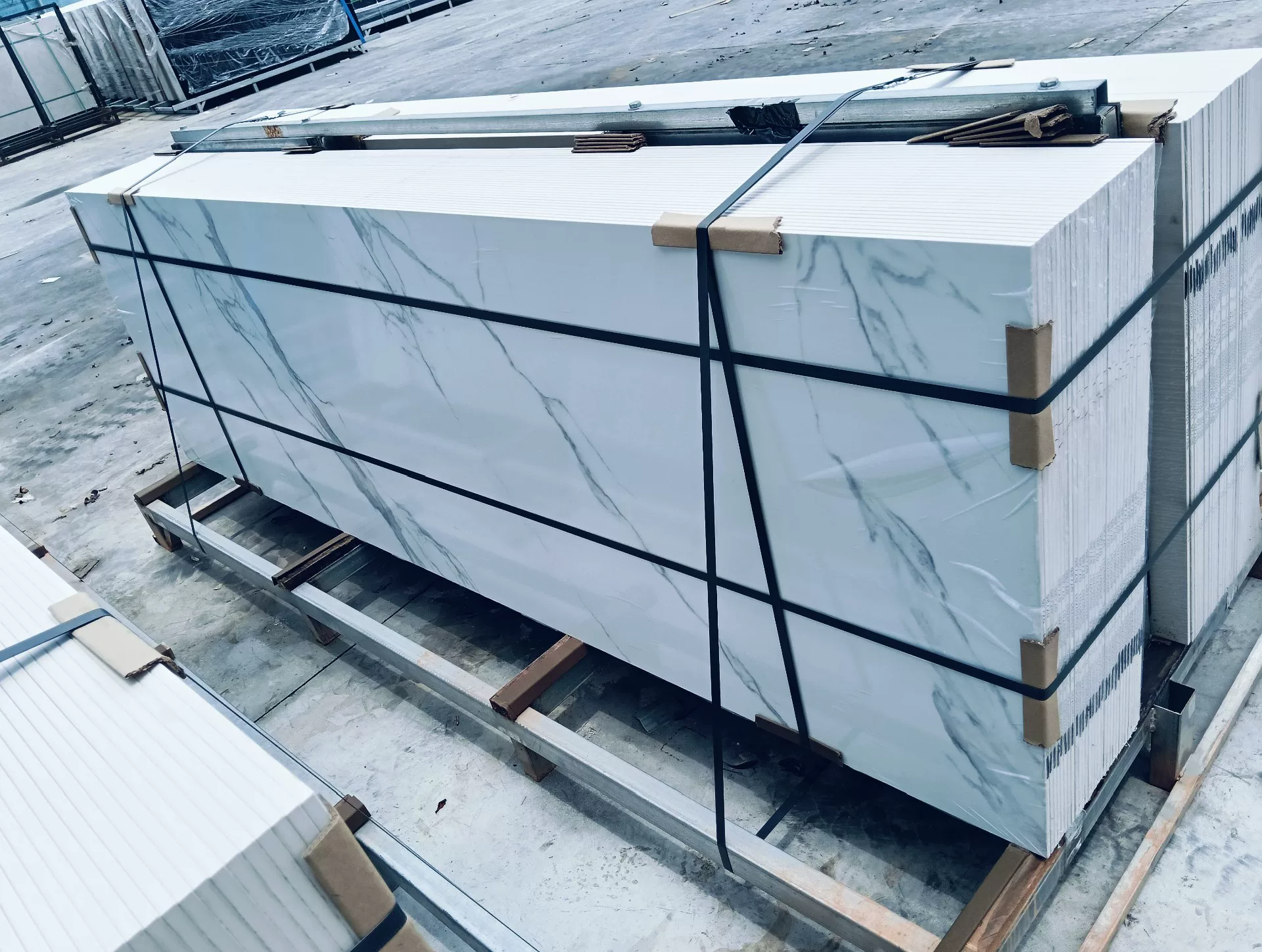 Fish Belly White sintered stone slab, fine matte finish, 800x2600x9 mm