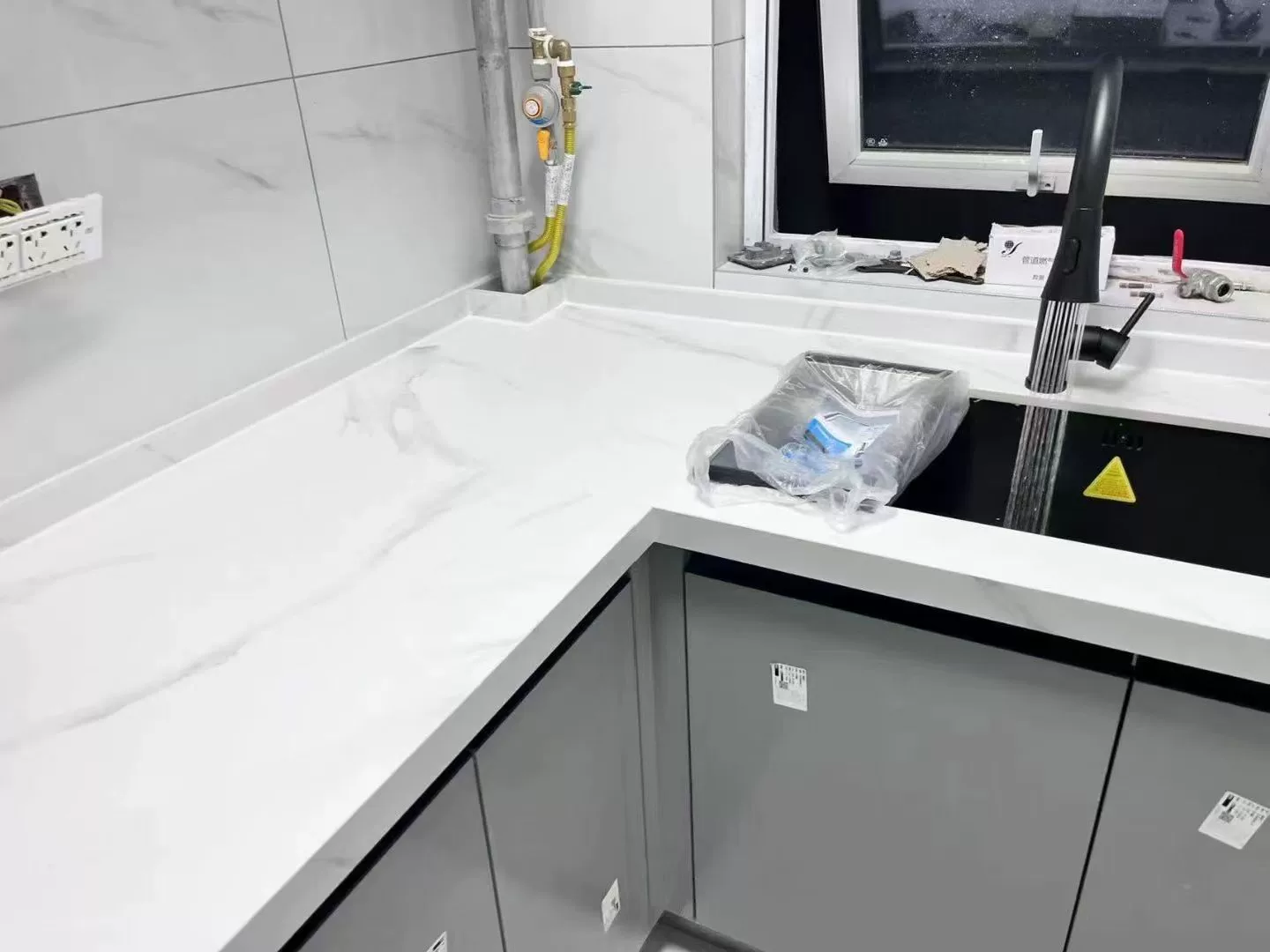 Sintered stone kitchen countertop example