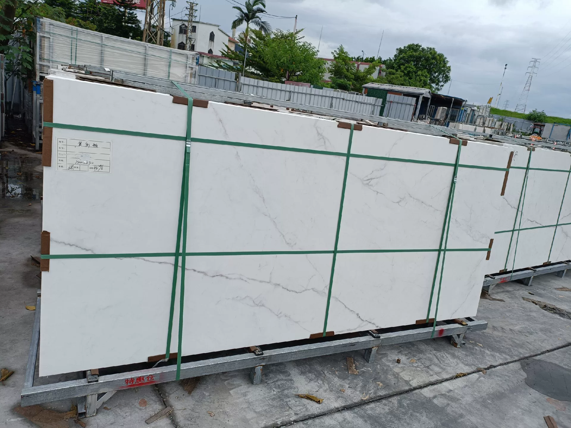 Fish Belly White sintered stone slab, matte finish