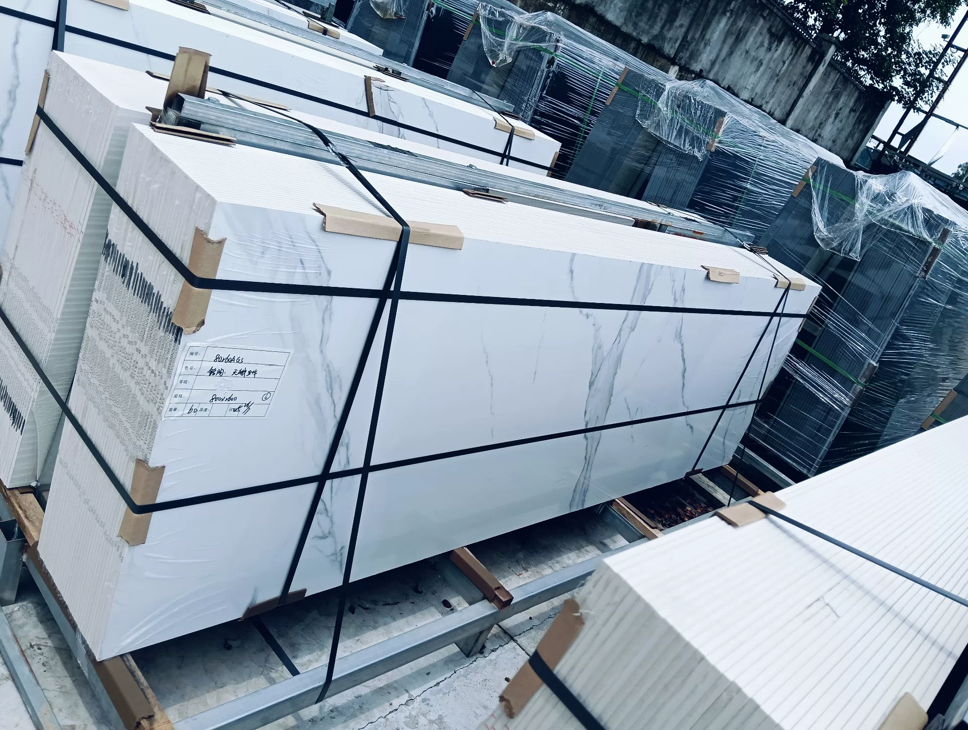 Fish Belly White sintered stone slab, fine matte finish, 800x2600x9 mm