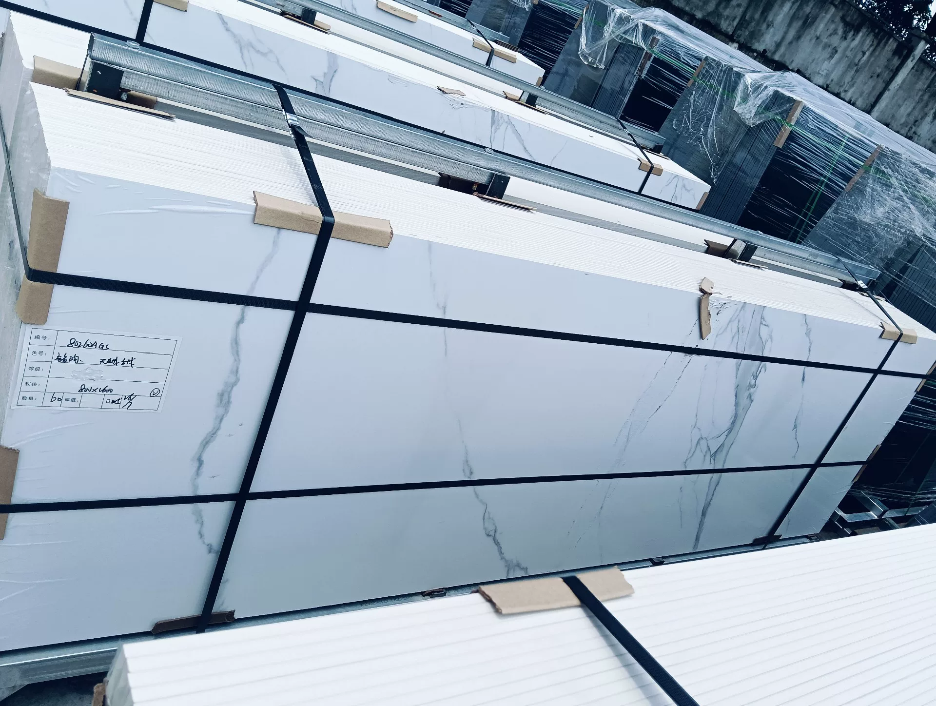 Fish Belly White sintered stone slab, fine matte finish, 800x2600x9 mm