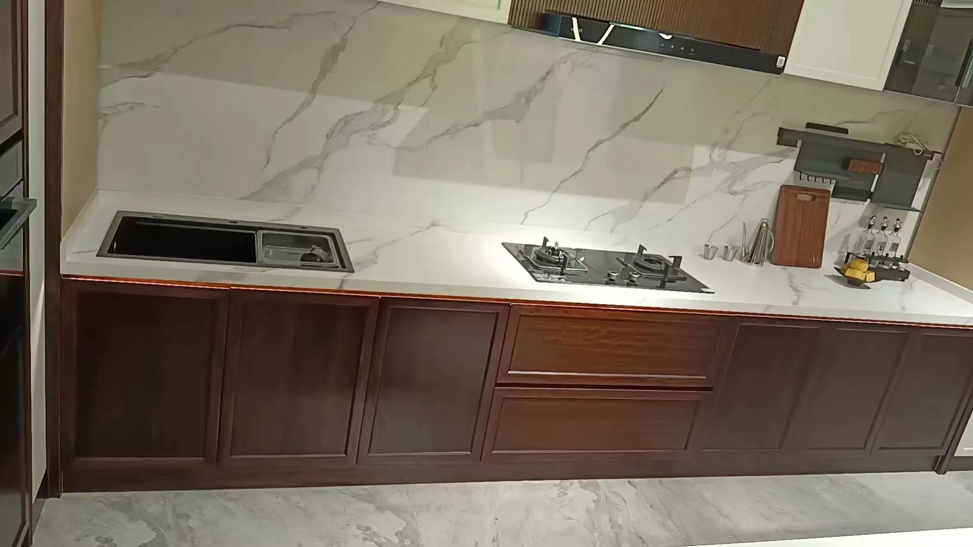 Sintered stone kitchen countertop example