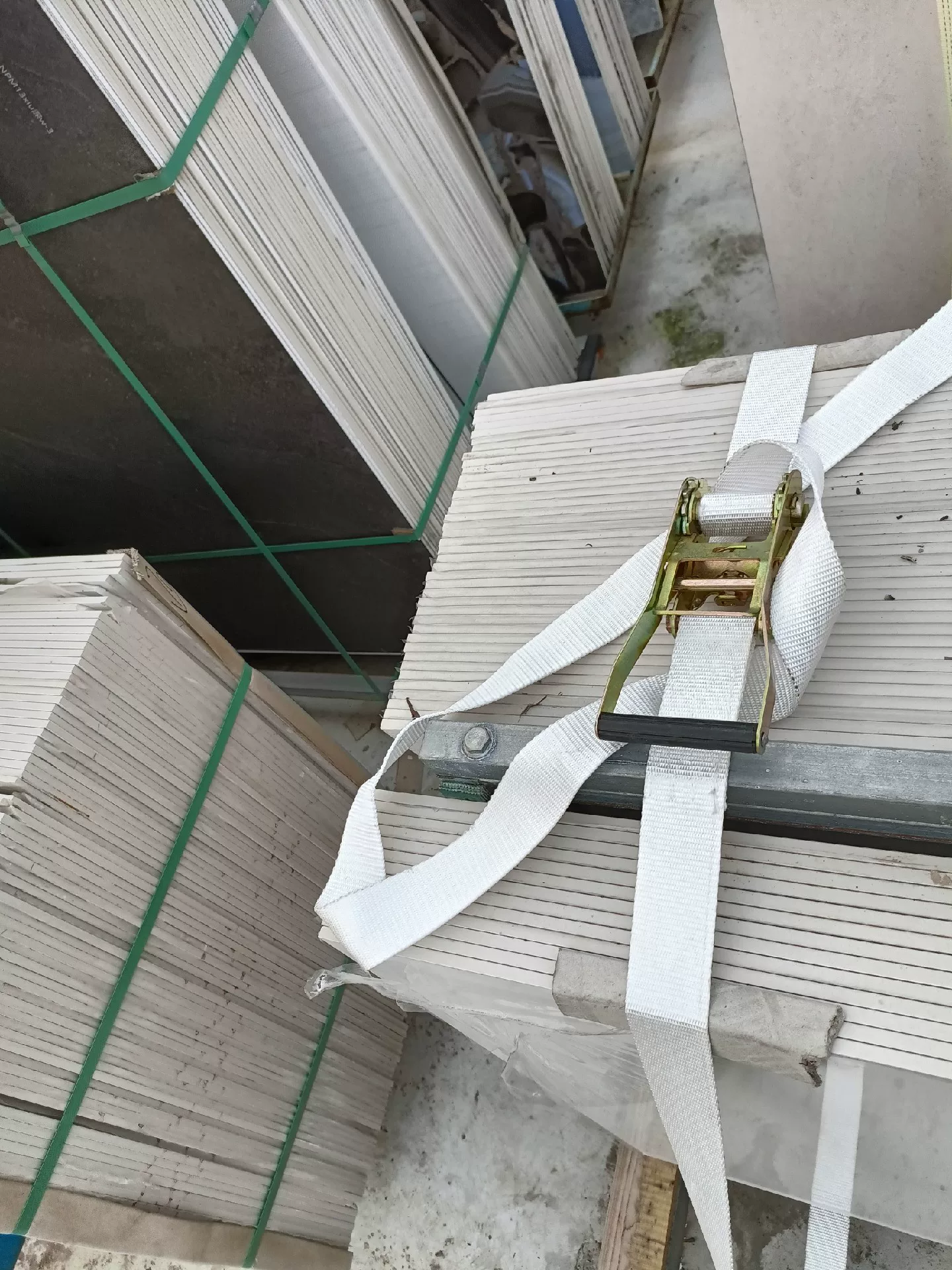 Slab edge or label detail