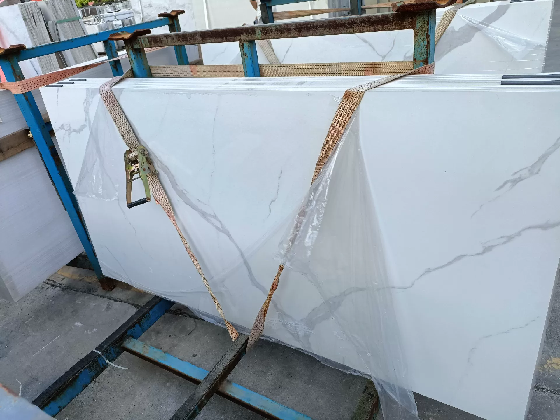 White stone-look slab, stock inventory