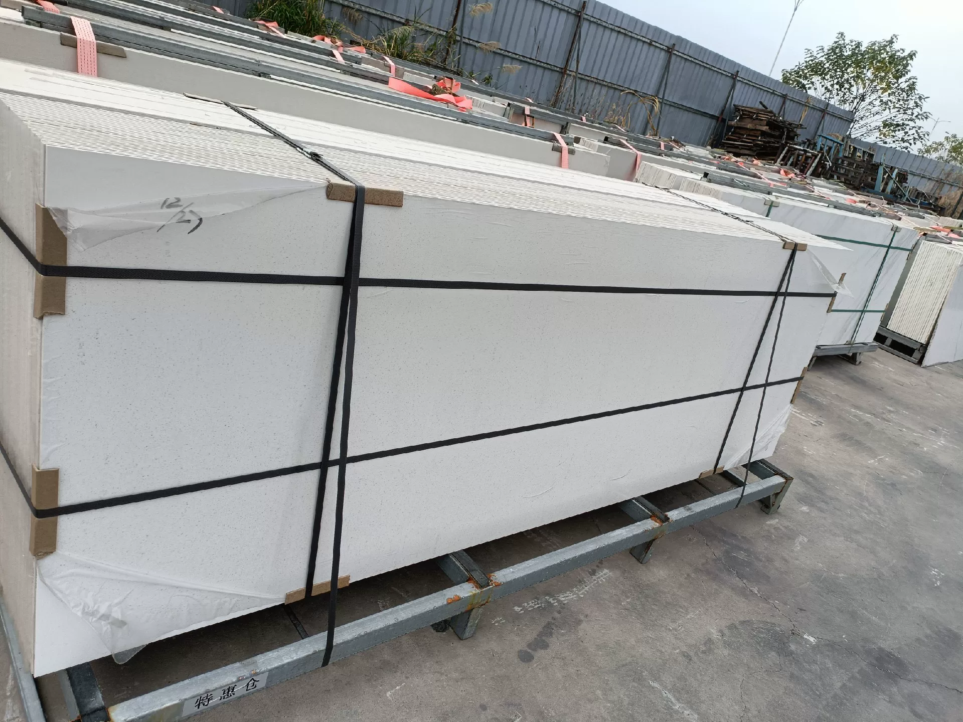 Sintered stone slab lot overview