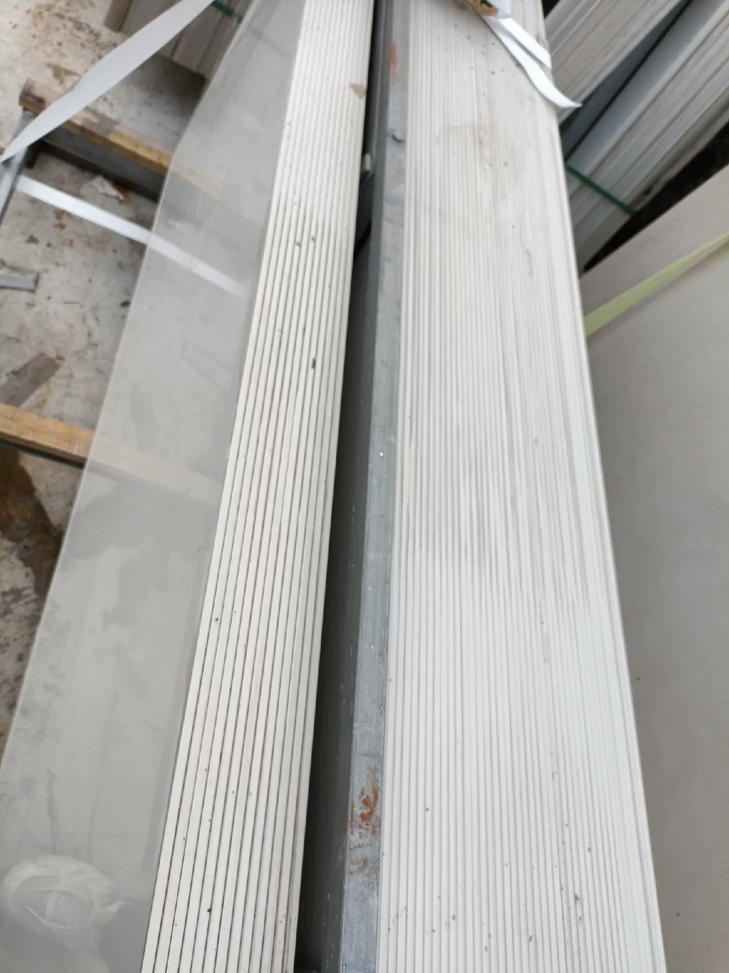 White slab surface detail view
