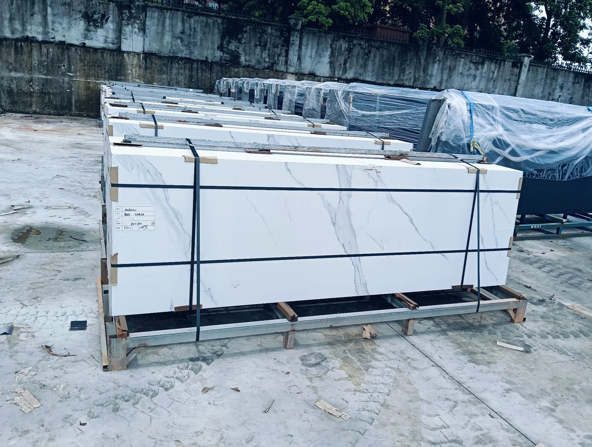 Fish Belly White sintered stone slab, fine matte finish, 800x2600x9 mm