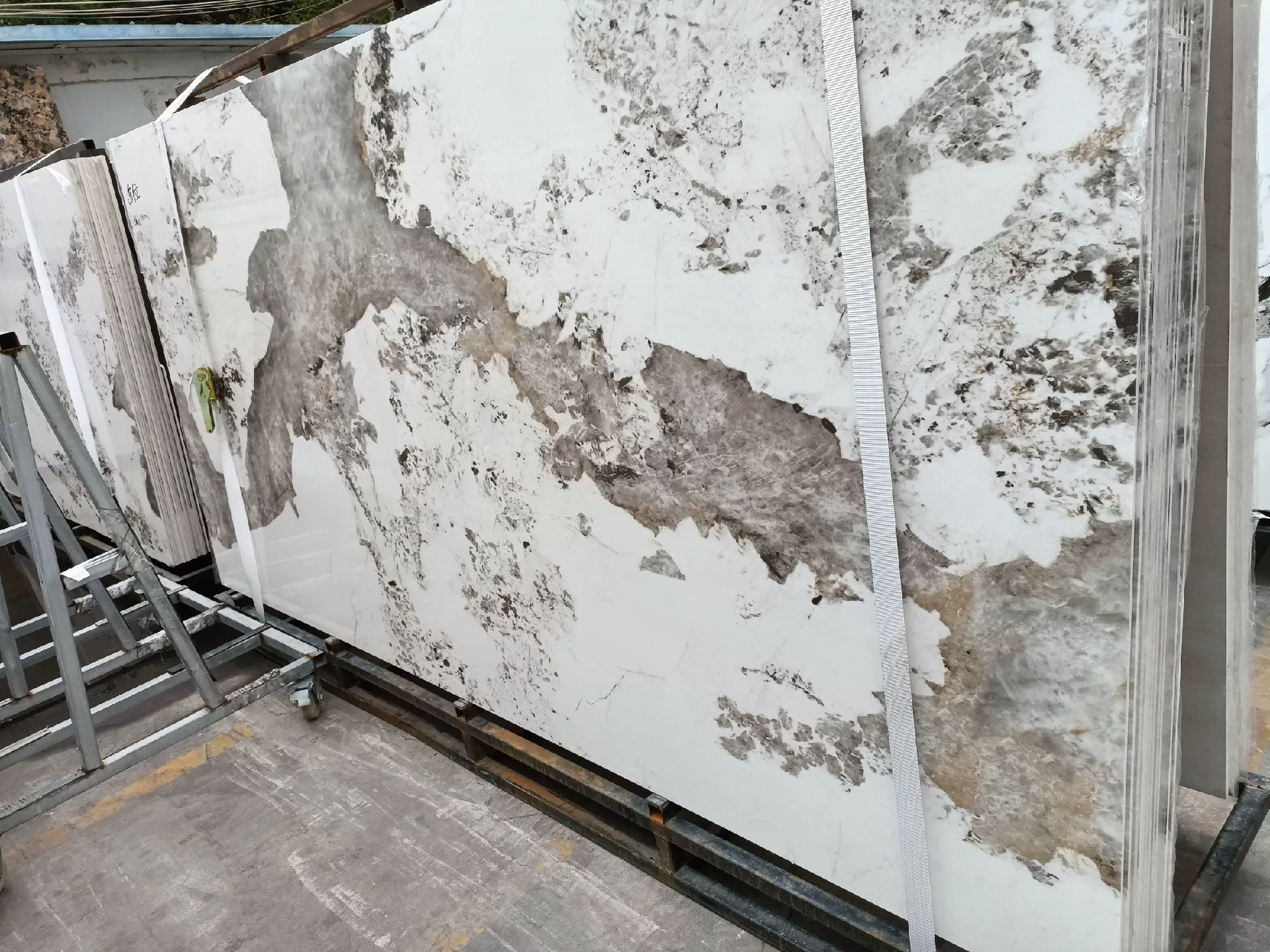Sintered stone slab 1600x3200mm 9mm stock lot