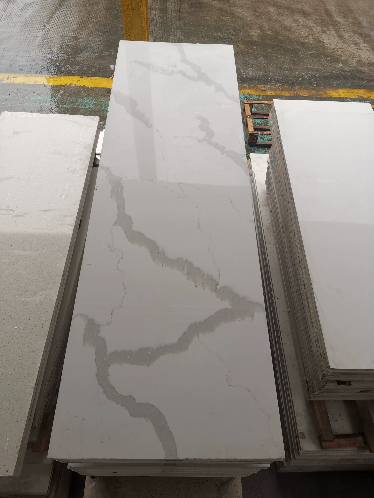 Quartz stone slab lot view
