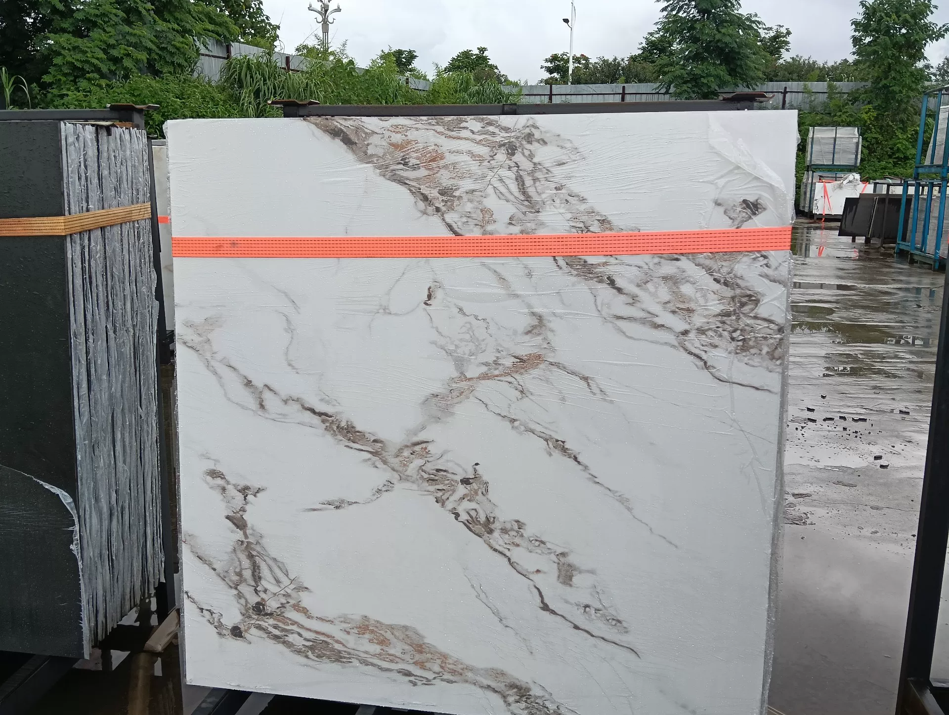 Sintered stone slab sample, marble-look pattern