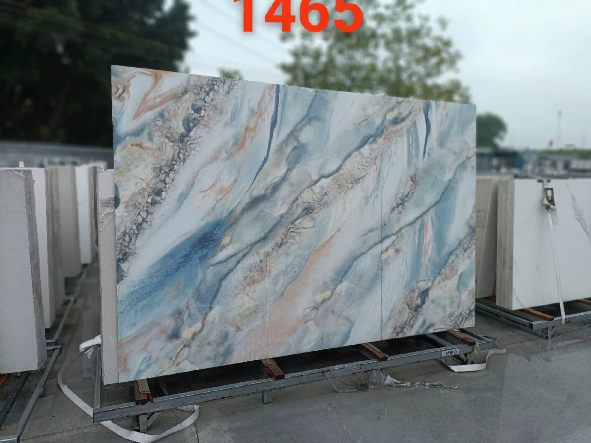 Sintered stone slab lot view
