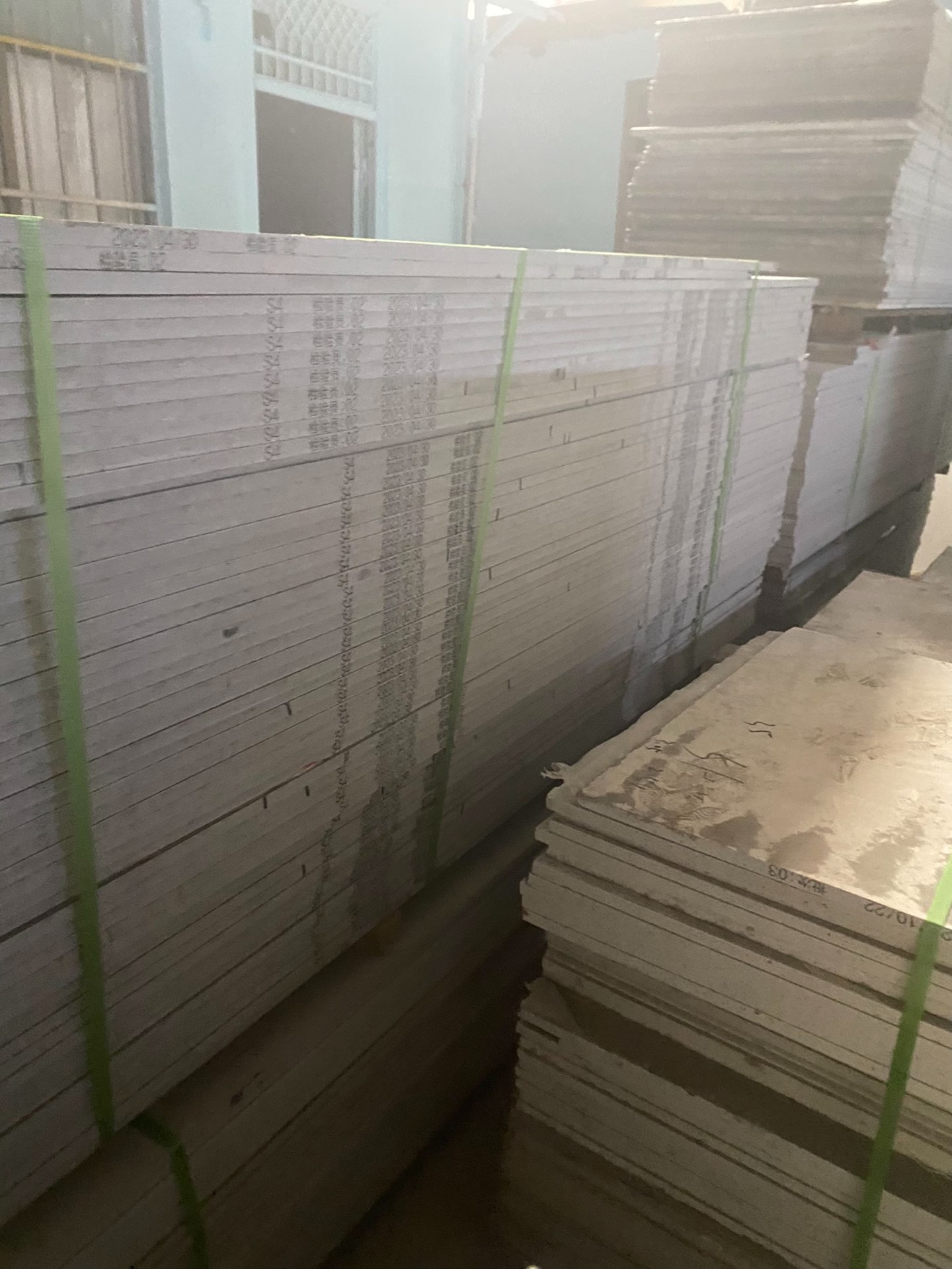 Gray quartz stone slab with particle texture