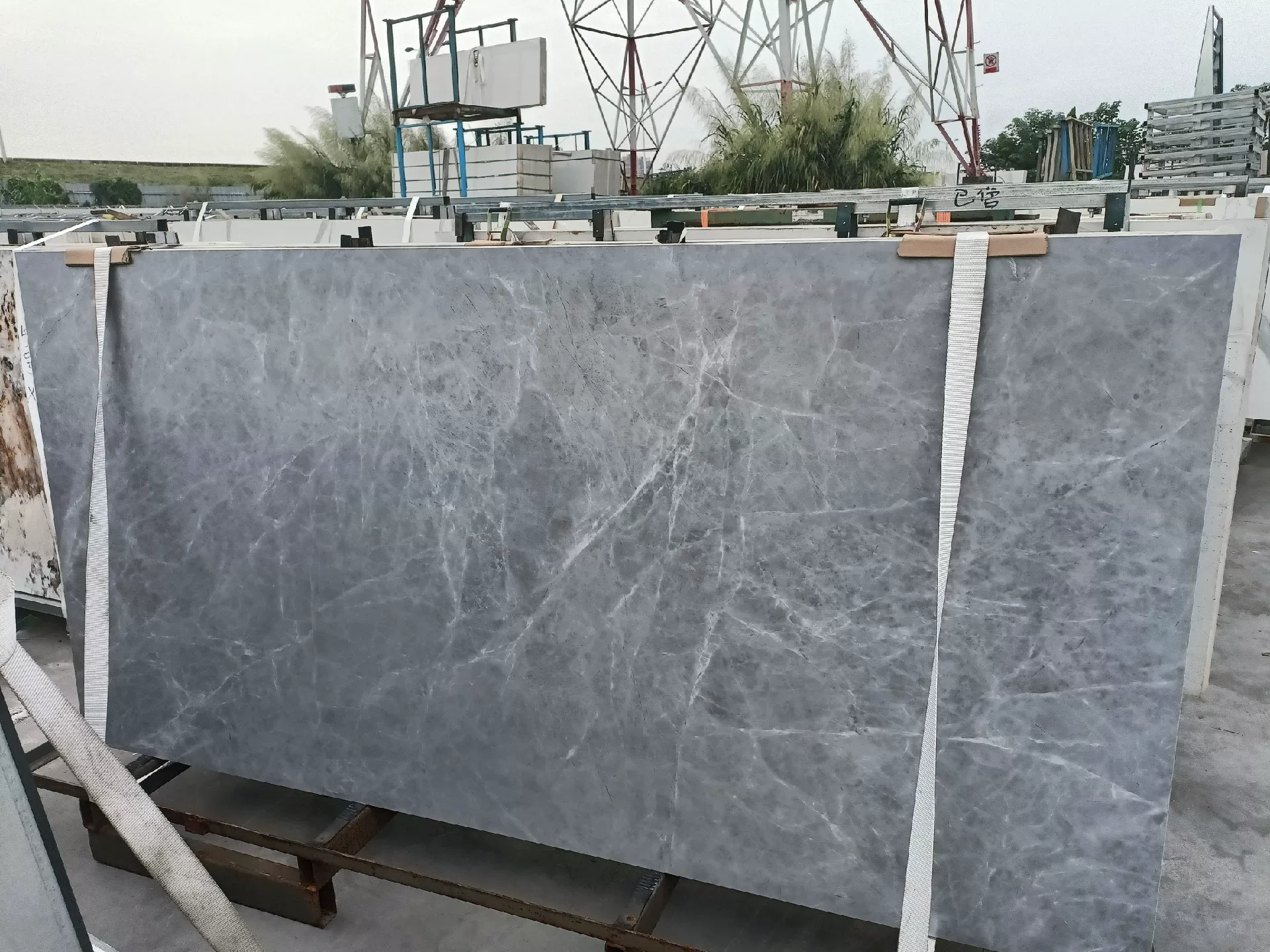 Sintered stone slab 1200x2400x9 mm stock lot