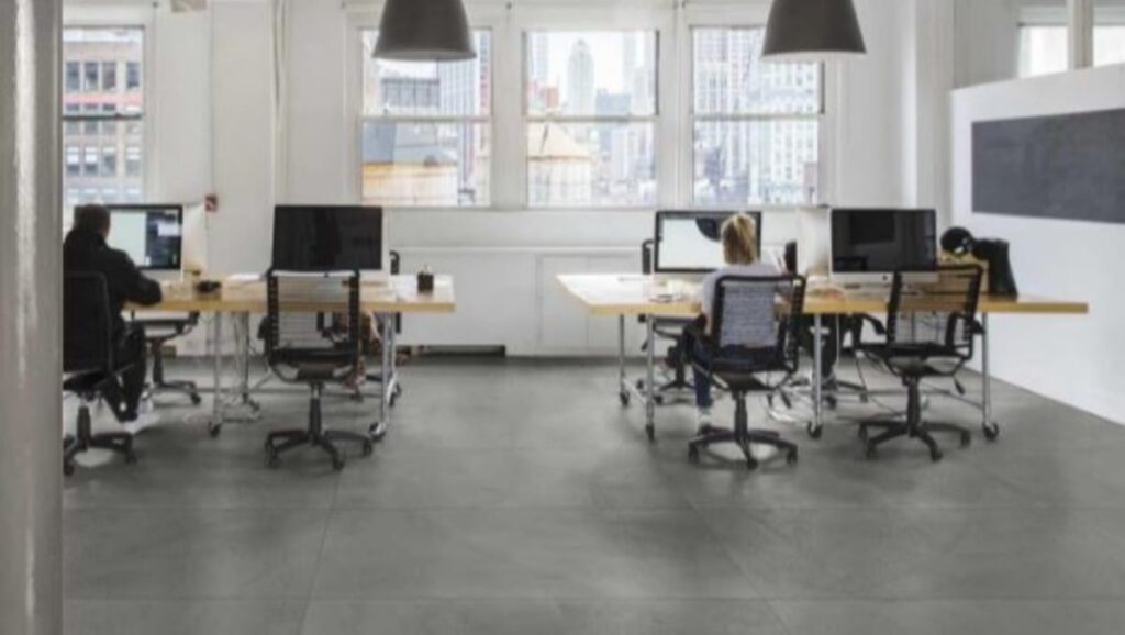 Trend pavimenti e rivestimenti in gres porcellanato al Salone del Mobile 2026 -