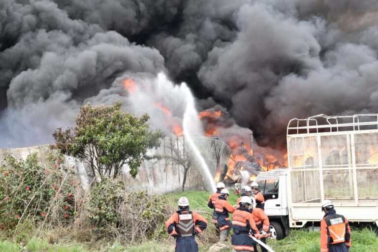 [Japan Ibaraki Band] Fire at Bando Yard Burns Plastic Materials and Vehicles; No End in Sight for Extinguishing Efforts