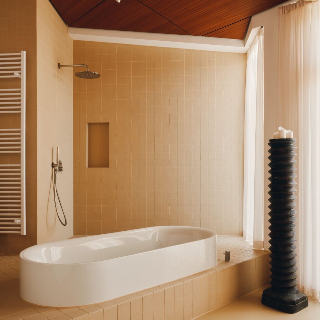Back in Trend: These 5 Bathrooms Show How Versatile Tiles Can Be