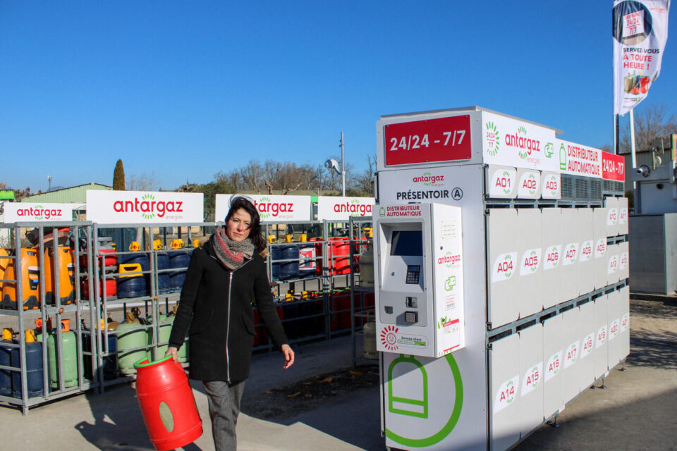 À La Haye, une station de gaz 24h/24 et 7J/7 vient d'être installé sur le parking du Intermarché