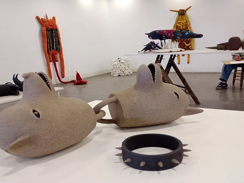 "A Four Hands": Dialogue Between Ceramics and Textiles at the Avellaneda Municipal Institute of Ceramics