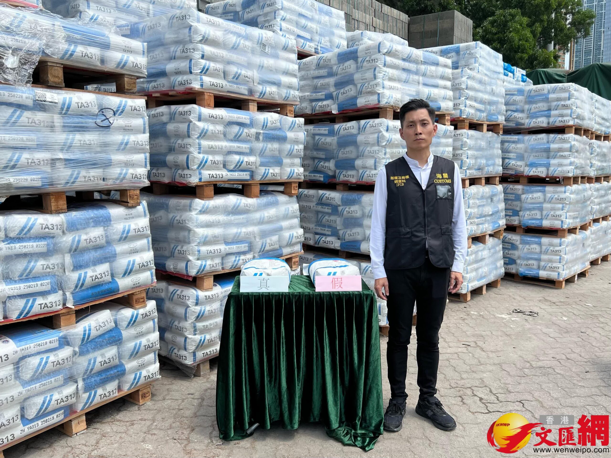 Hong Kong Customs Seizes 60 Tons of Counterfeit Tile Adhesive, Arrests One Man and One Woman