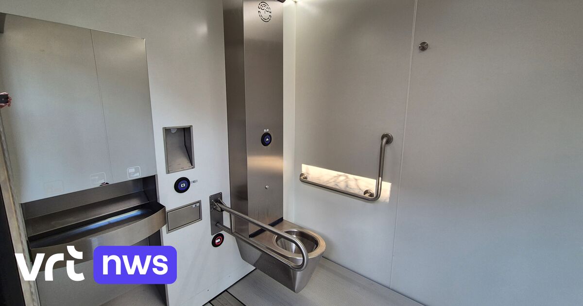 Brussels Installs 3 New High-Tech Public Toilets: "Investment of €450,000"