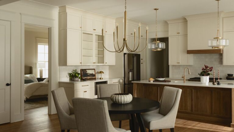 [United States Kent] Explore this 3-bed open layout home with 3-car garage in Norton Commons