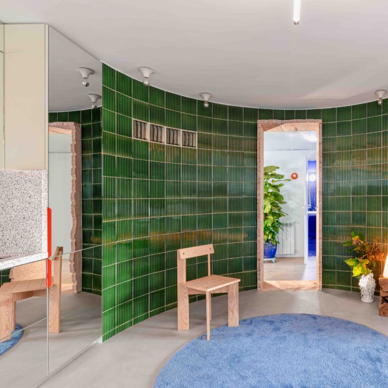 [Spain] Kitchen Tiles 2026: Mosaics and Patina Cladding Will Form the Backdrop for Warm and Lively Kitchens