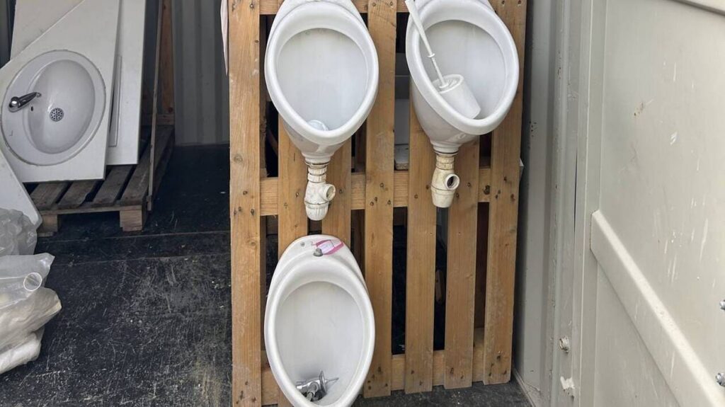 Shower Cabin, Emergency Exit Signs… Unusual Items Sold at This Saint-Nazaire School Sale